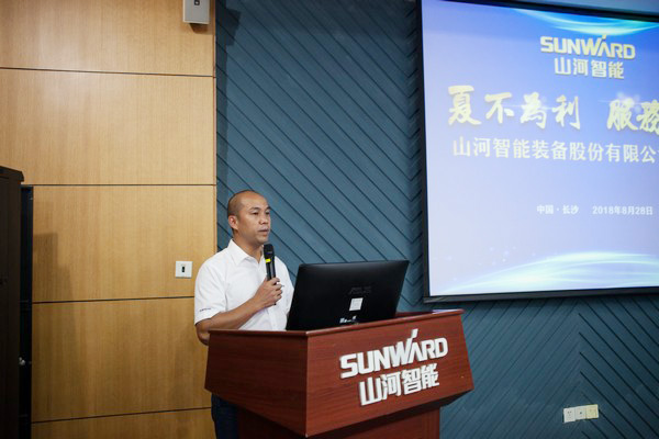 500多名挖掘机用户实地考察，为安博官网体育(中国)有限公司官网
智能点赞！