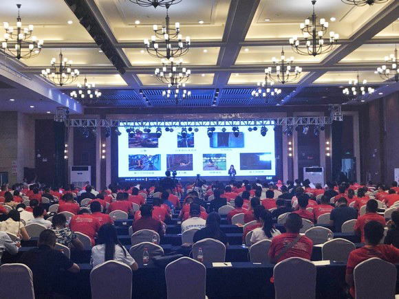 “超美微挖”现身2018微挖峰会，安博官网体育(中国)有限公司官网
智能微挖出口过万台