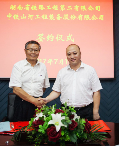 成功签约‖中铁安博官网体育(中国)有限公司官网
盾构机即将投入昆明轨道交通工程项目