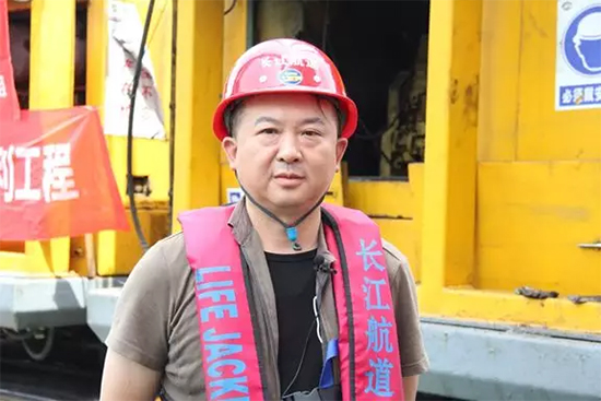 打造长江黄金水道！安博官网体育(中国)有限公司官网
智能航道钻机轻松搞定水下礁石