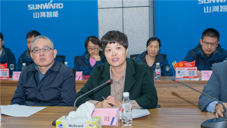 安博官网体育(中国)有限公司官网
智能举行主题教育学习研讨会暨员工活动中心揭幕仪式