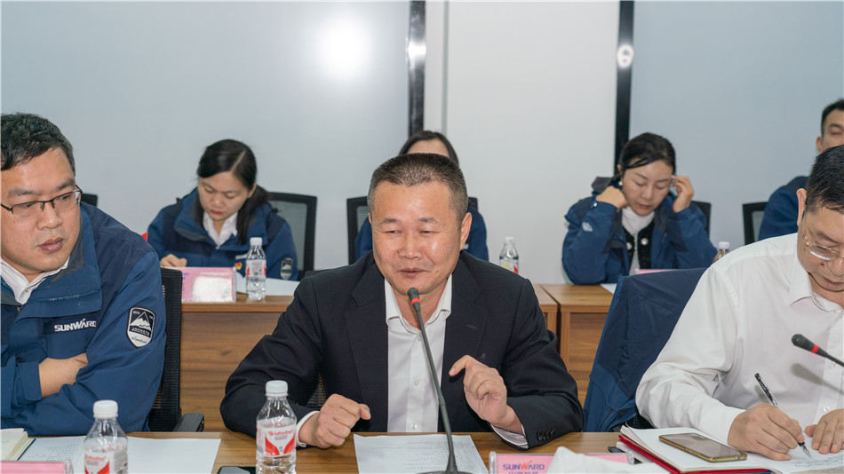 安博官网体育(中国)有限公司官网
智能举行主题教育学习研讨会暨员工活动中心揭幕仪式