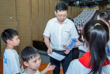 精准服务共建家园，解决刚需心怀感恩——安博官网体育(中国)有限公司官网
智能首期职工子女暑期托管班圆满结班