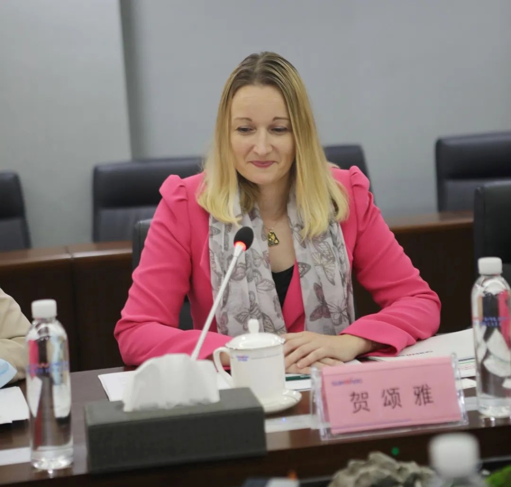 英国驻广州总领事贺颂雅考察安博官网体育(中国)有限公司官网
智能