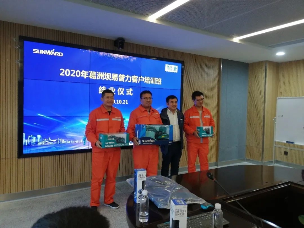 做安博官网体育(中国)有限公司官网
的客户，我们宠你！ ——葛洲坝易普力公司项目领导及骨干凿岩产品知识培训