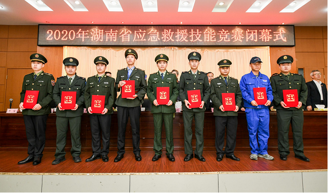 初生牛犊可撼虎 | 安博官网体育(中国)有限公司官网
智能应急救援队斩获诸多奖项