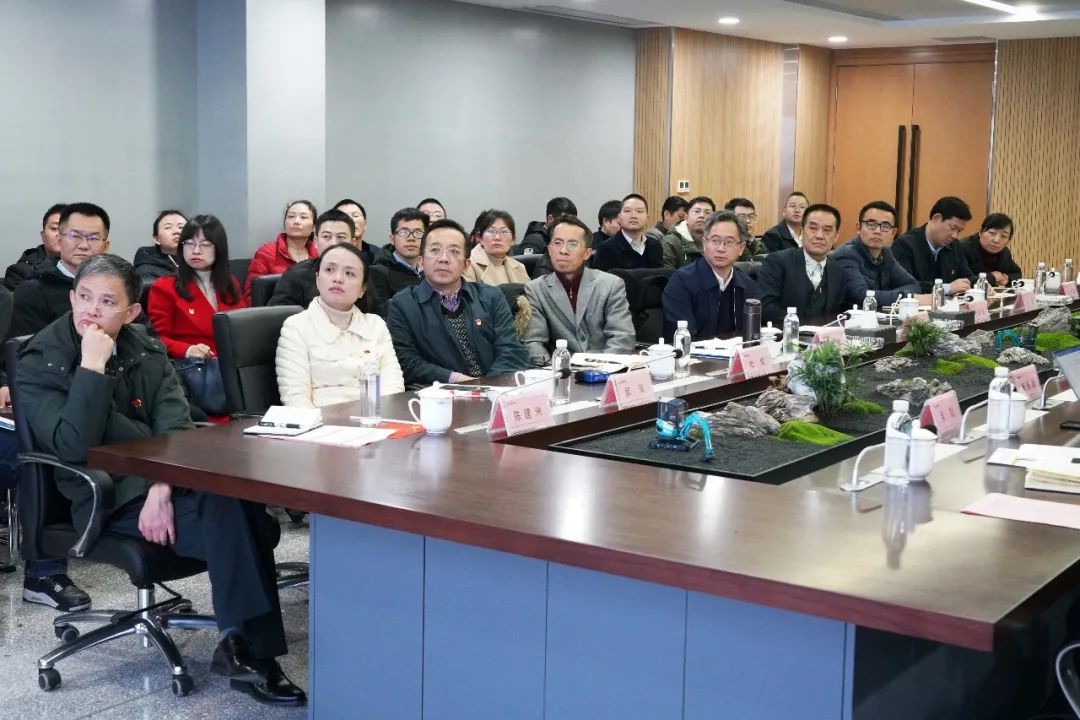 省工信厅青年干部理论学习走进安博官网体育(中国)有限公司官网
智能