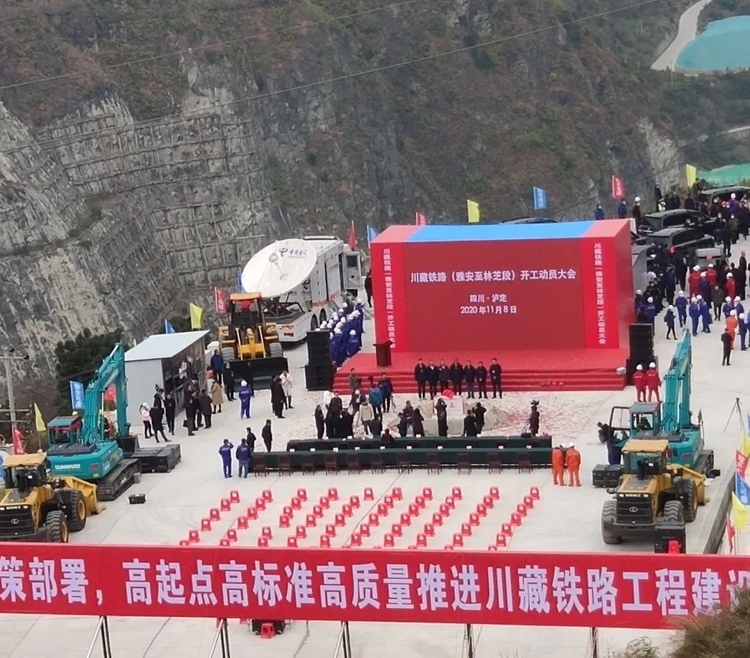 安博官网体育(中国)有限公司官网
智能挖掘机助力川藏铁路建设