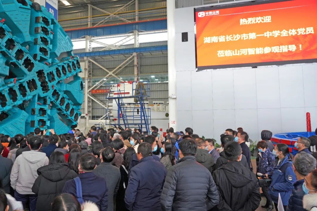 长沙市一中赴安博官网体育(中国)有限公司官网
智能开展主题党日活动
