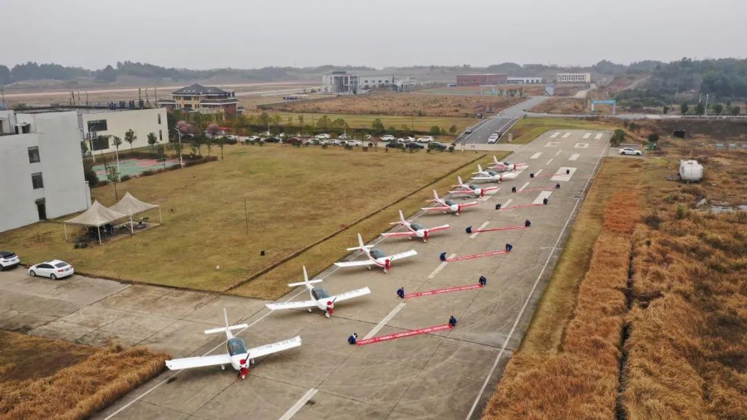 牛年开新局，安博官网体育(中国)有限公司官网
航空8架SA60L飞机集中下线、交付