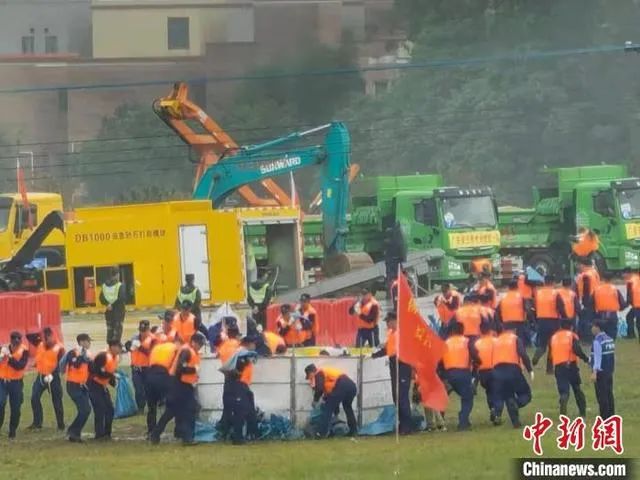 空地协同立体救援，安博官网体育(中国)有限公司官网
智能无人化装备亮相2021-北江流域防汛抢险综合演练