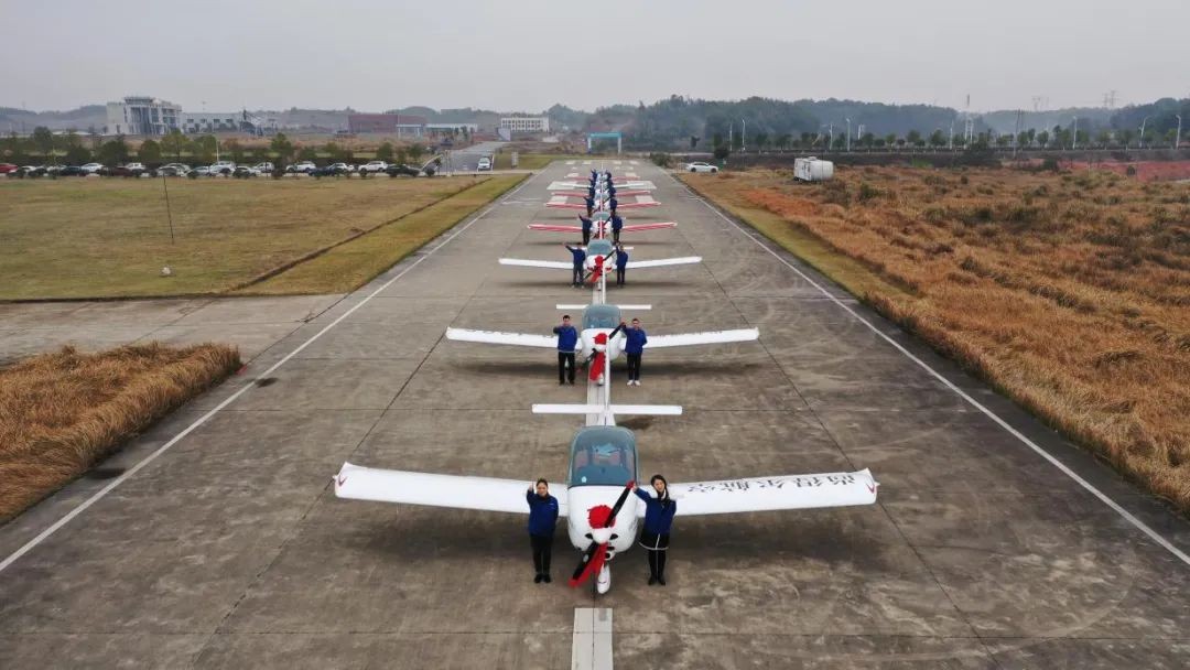 牛年开新局，安博官网体育(中国)有限公司官网
航空8架SA60L飞机集中下线、交付