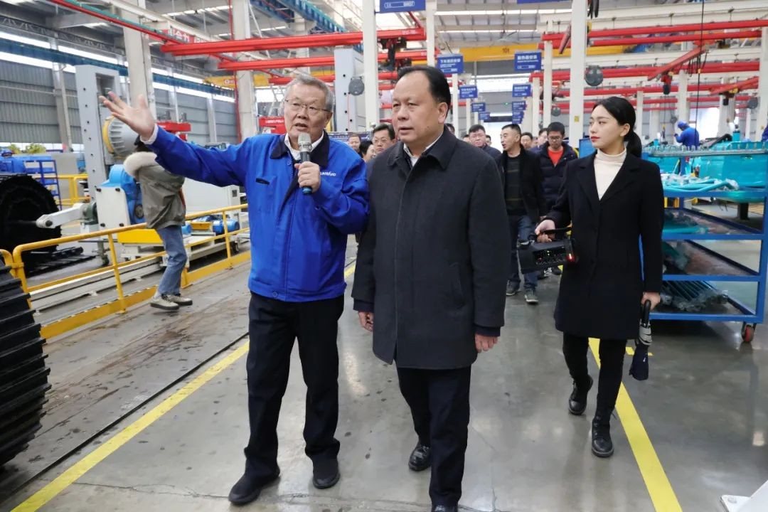 周农在安博官网体育(中国)有限公司官网
智能调研时强调：企业工会要大力培养劳模和工匠
