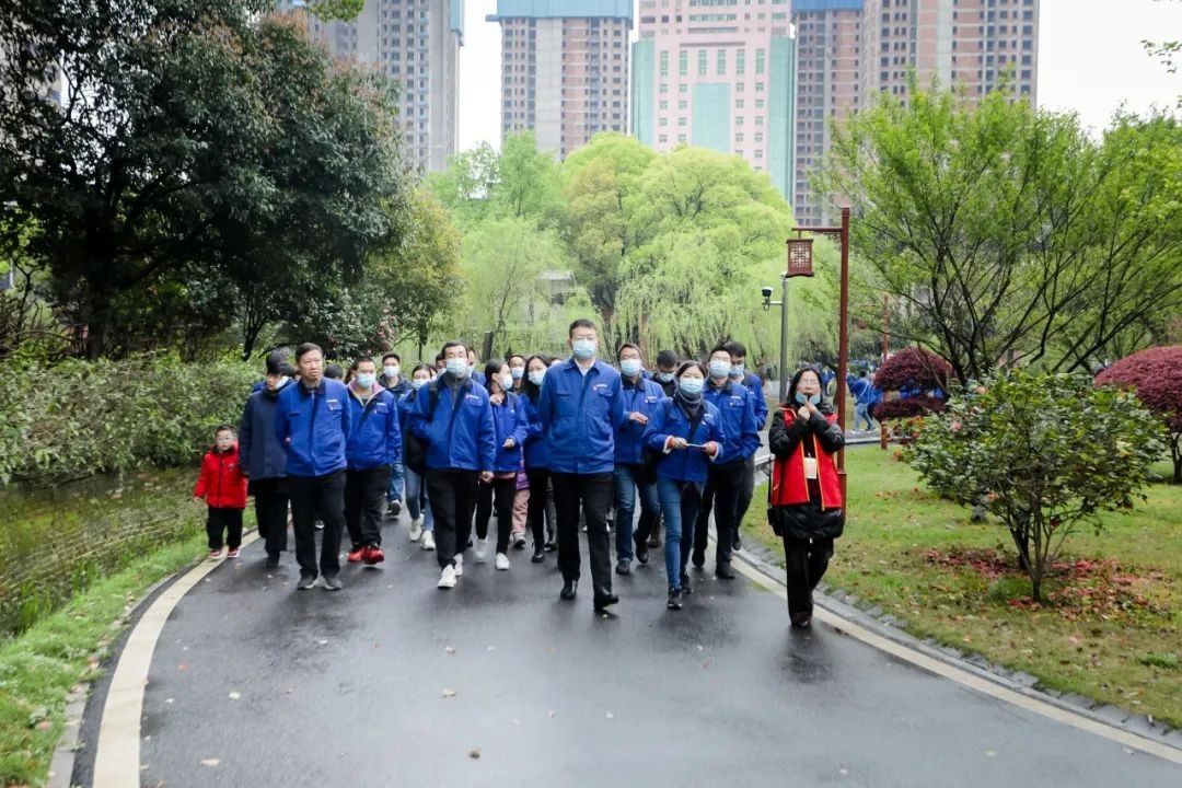 觅红色历史 践初心使命——安博官网体育(中国)有限公司官网
智能全体党员赴长沙党史馆开展主题党日活动