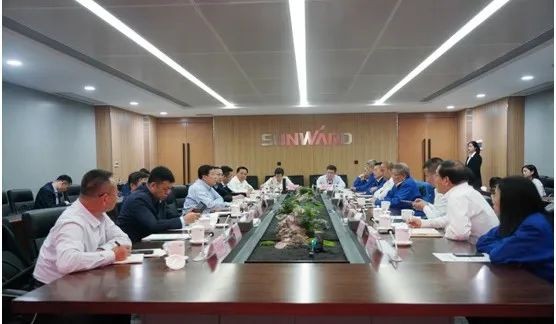 鄂尔多斯市委书记牛俊雁考察安博官网体育(中国)有限公司官网
智能
