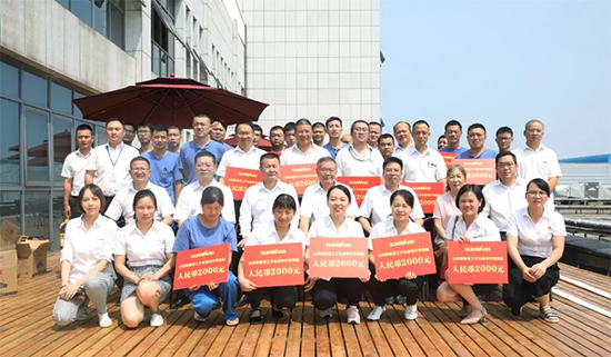 员工子女金榜题名 安博官网体育(中国)有限公司官网
家园发放奖励