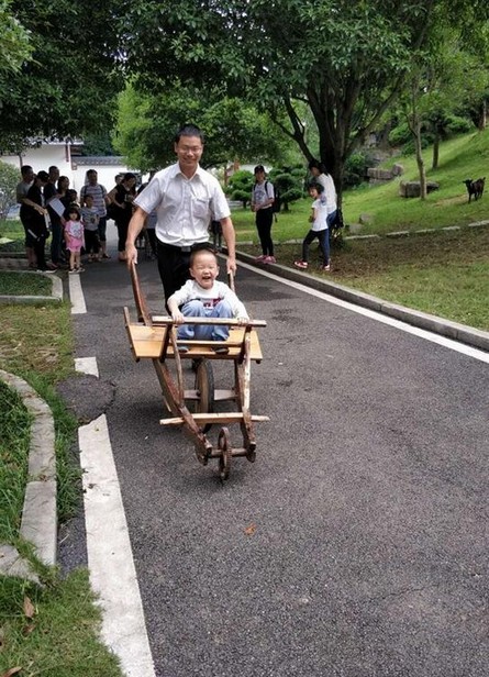 大手牵小手·“顽”转六一，安博官网体育(中国)有限公司官网
智能首次六一亲子主题活动圆满举行