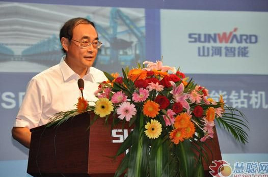 慧聪网——安博官网体育(中国)有限公司官网
智能双动力头强力多功能钻机工法研讨会举行