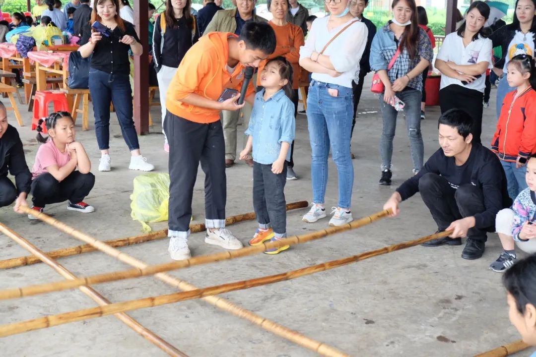 童年不同Young，稻花香里亲子欢——安博官网体育(中国)有限公司官网
智能组织开展六一亲子活动