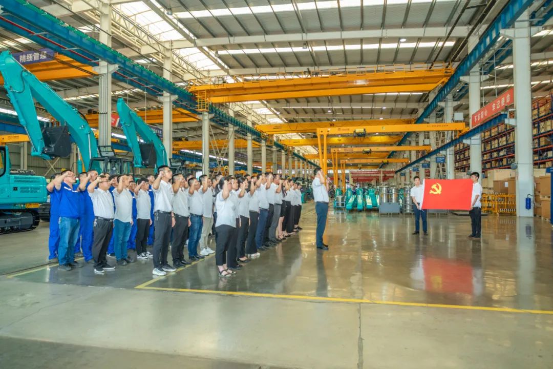 接续奋斗再出发——安博官网体育(中国)有限公司官网
智能党委举行新党员入党宣誓和老党员重温入党誓词活动