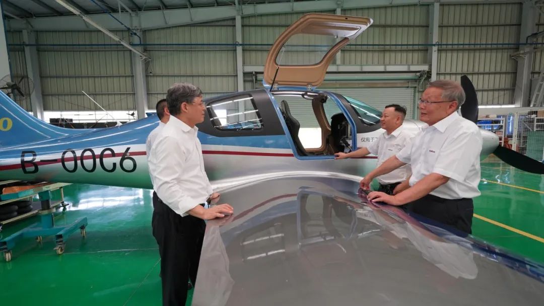 中国民用航空局总工程师殷时军率队考察调研安博官网体育(中国)有限公司官网
科技