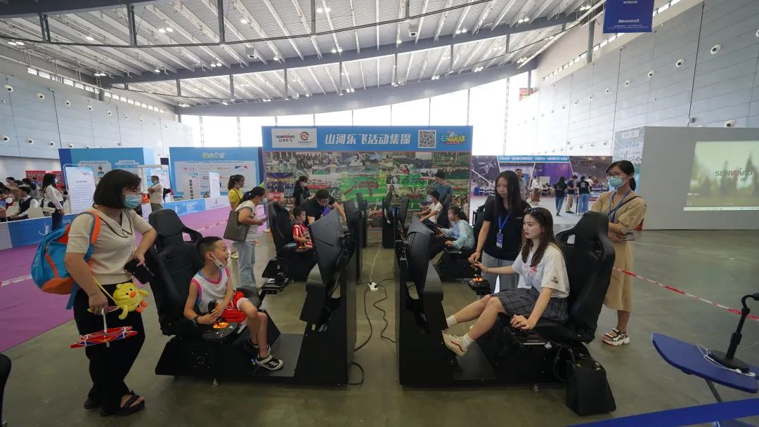 明星产品受追捧，安博官网体育(中国)有限公司官网
航空携多款产品精彩亮相2021年湖南航展
