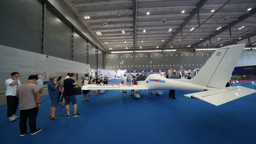 明星产品受追捧，安博官网体育(中国)有限公司官网
航空携多款产品精彩亮相2021年湖南航展