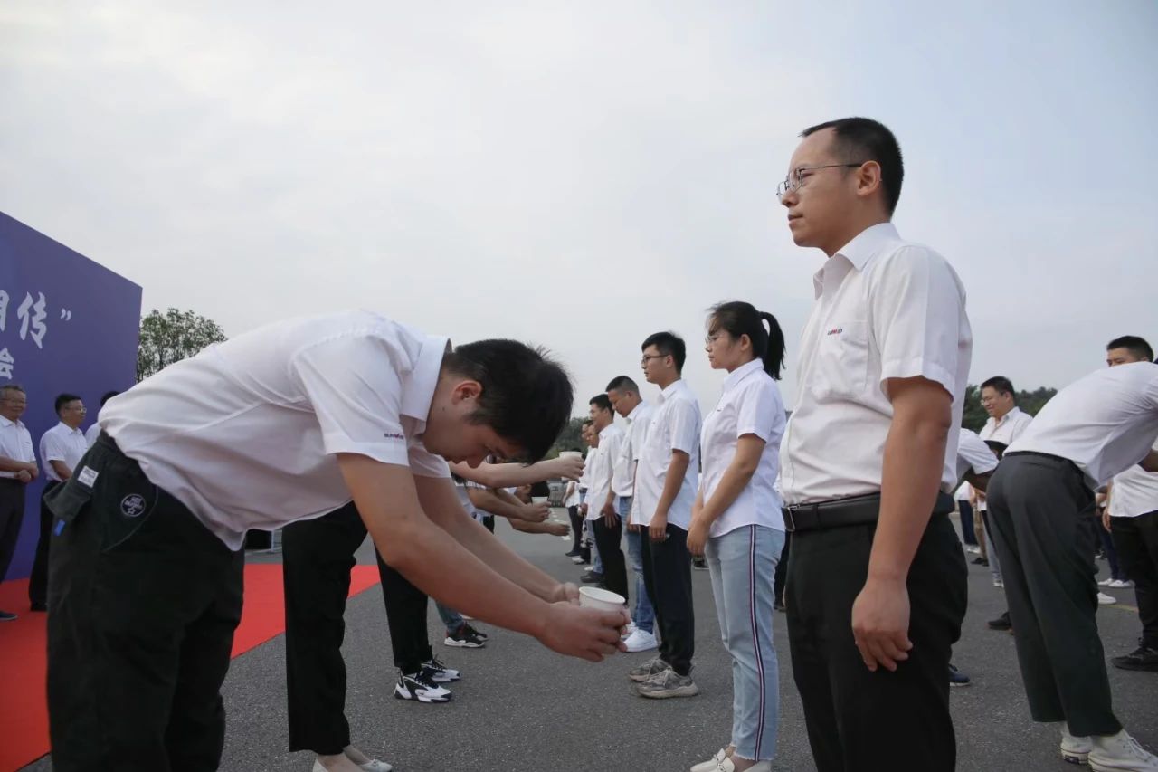 百人齐聚拜师恩 | 安博官网体育(中国)有限公司官网
智能“传帮带”人才培养模式为公司发展积蓄力量