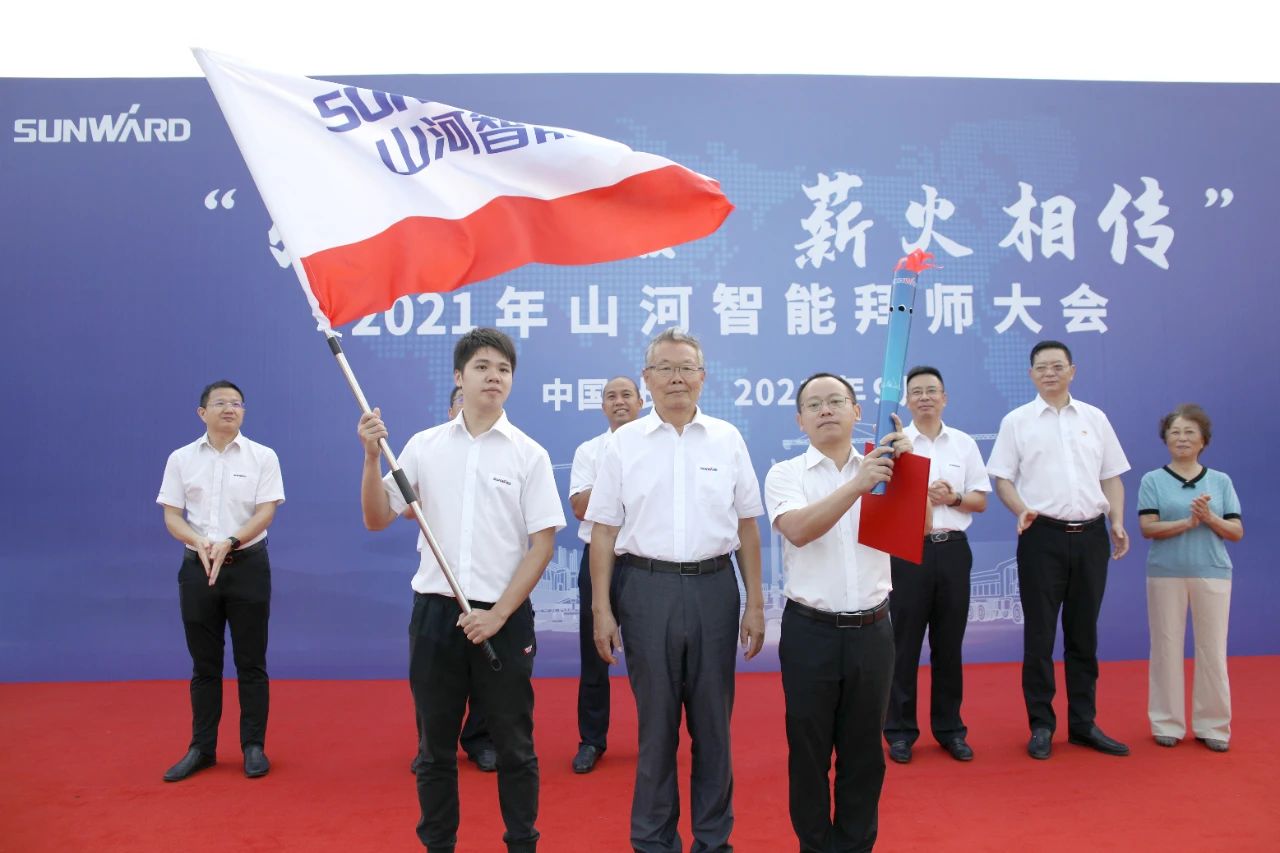 百人齐聚拜师恩 | 安博官网体育(中国)有限公司官网
智能“传帮带”人才培养模式为公司发展积蓄力量