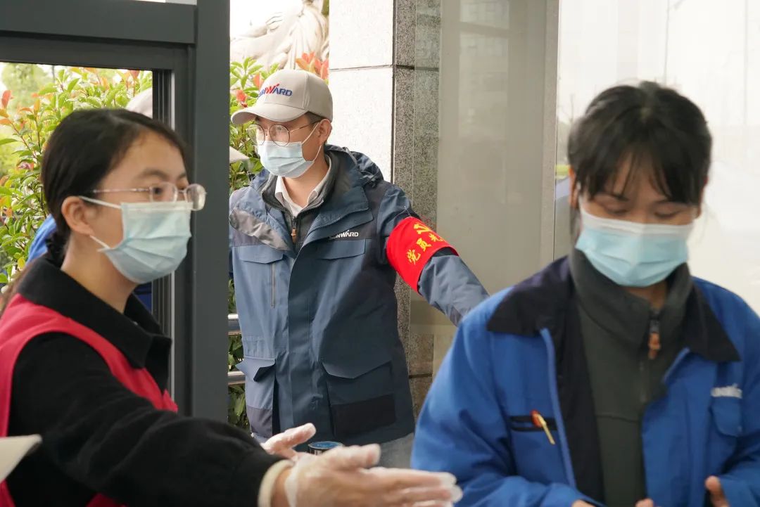 采样完成率近100%！安博官网体育(中国)有限公司官网
智能第一时间开展全员核酸检测，保障安全生产