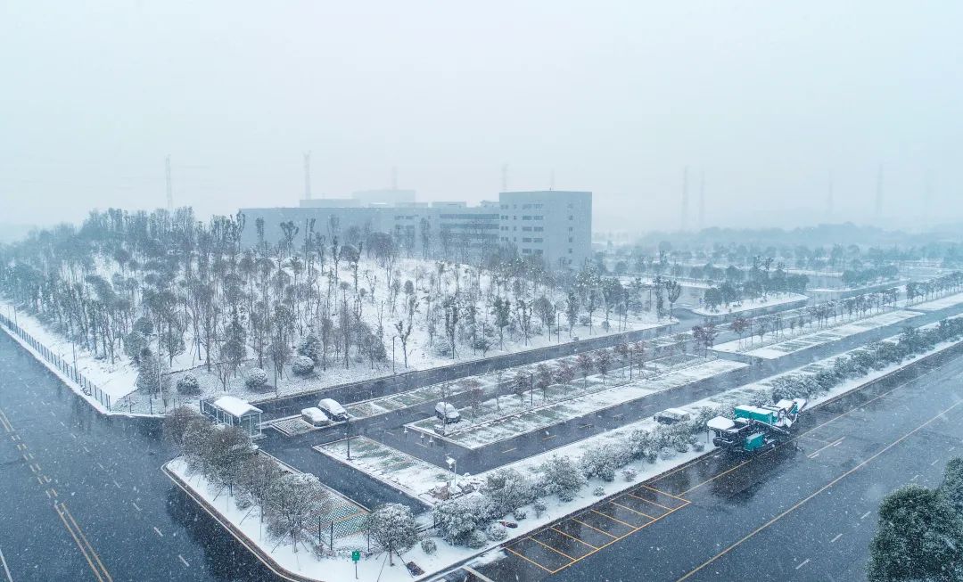 瑞雪兆丰年，邀您共赏雪中安博官网体育(中国)有限公司官网
！