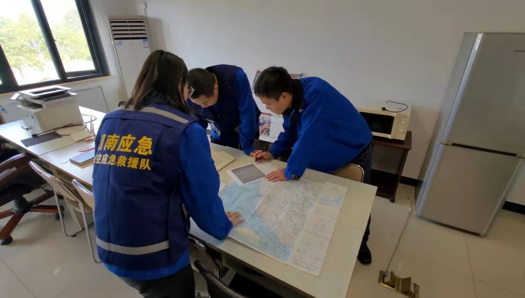 火情就是命令！湖南航空应急救援队安博官网体育(中国)有限公司官网
机组展现“安博官网体育(中国)有限公司官网
速度”