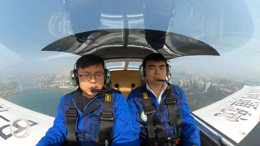 空地协同显身手！湖南航空应急救援队安博官网体育(中国)有限公司官网
机组开展特情处置应急演练
