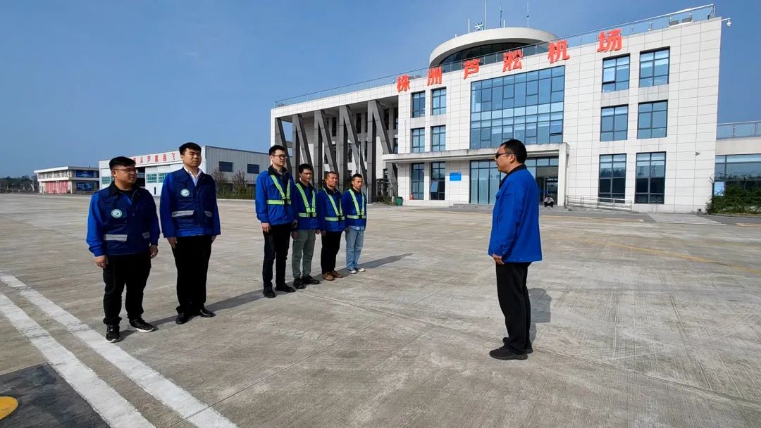 空地协同显身手！湖南航空应急救援队安博官网体育(中国)有限公司官网
机组开展特情处置应急演练