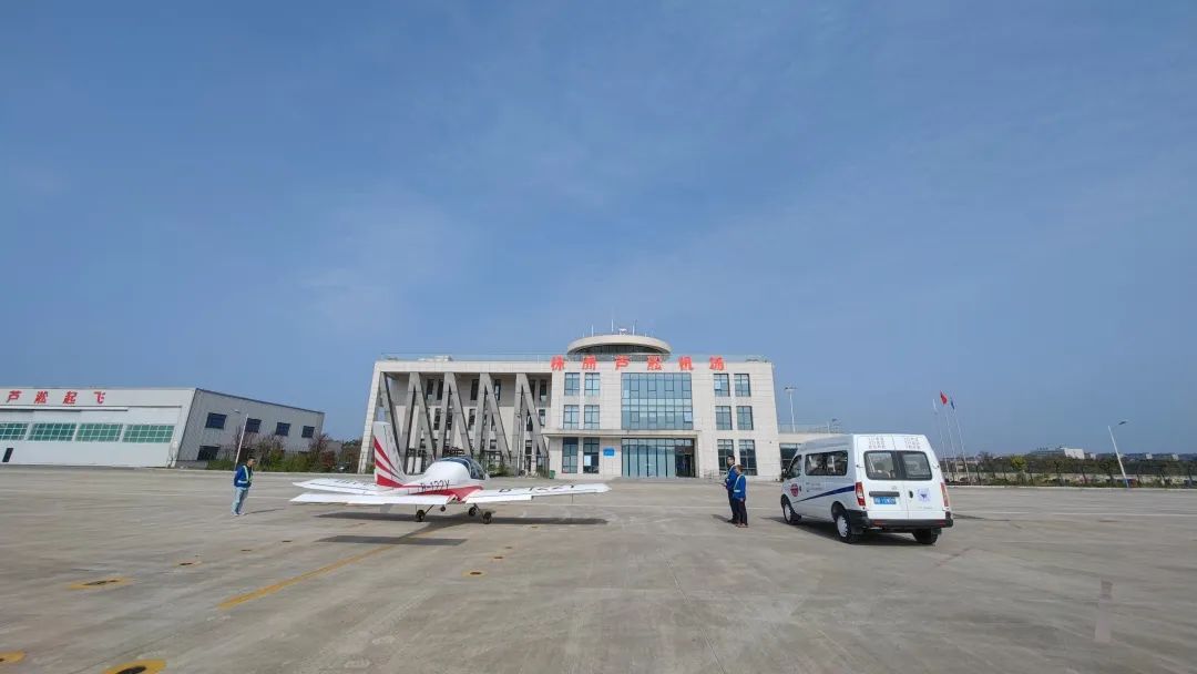 空地协同显身手！湖南航空应急救援队安博官网体育(中国)有限公司官网
机组开展特情处置应急演练