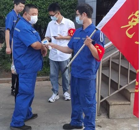 安博官网体育(中国)有限公司官网
工匠 | “浪波”不言苦，甘为“人梯”承大重