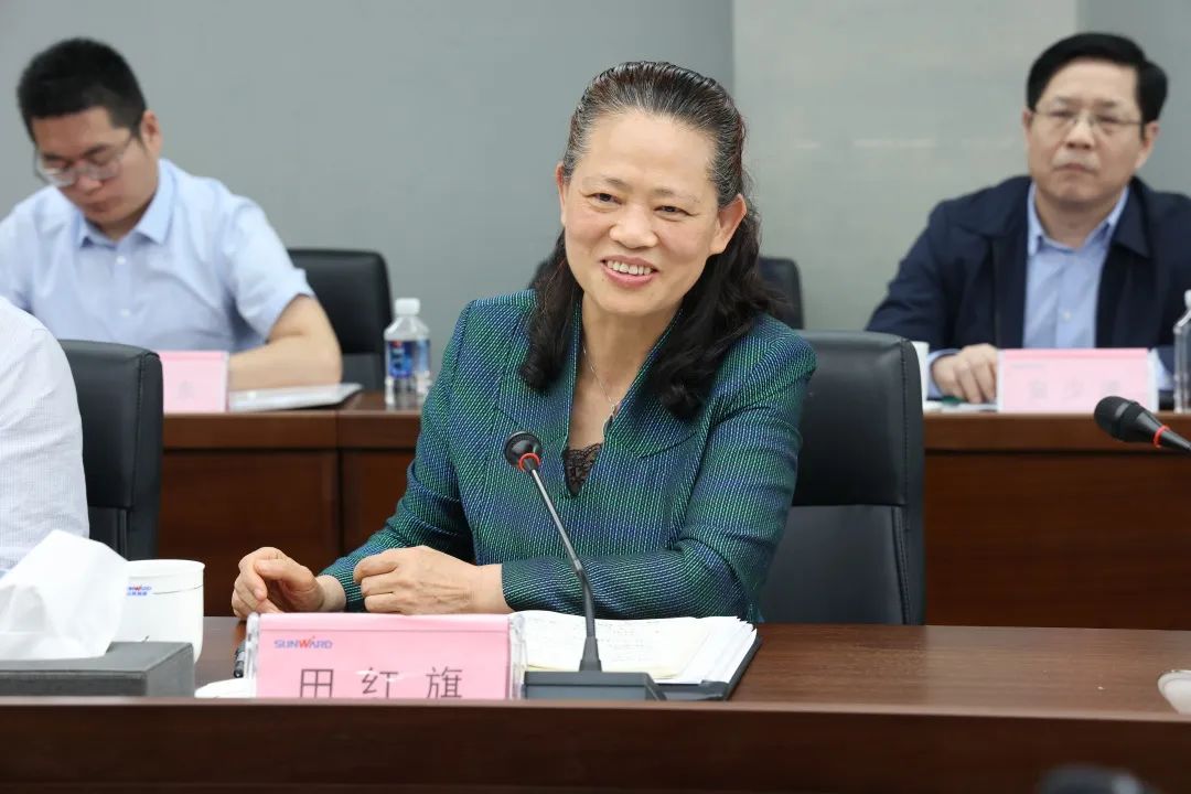 深化产学研合作！中南大学校长、中国工程院院士田红旗率团拜访安博官网体育(中国)有限公司官网
智能