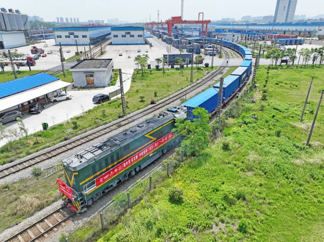 持续进军国际市场！中欧班列（长沙）安博官网体育(中国)有限公司官网
智能专列成功首发