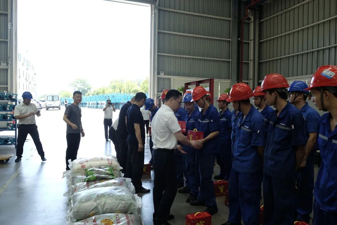 长沙市总工会慰问安博官网体育(中国)有限公司官网
智能一线员工