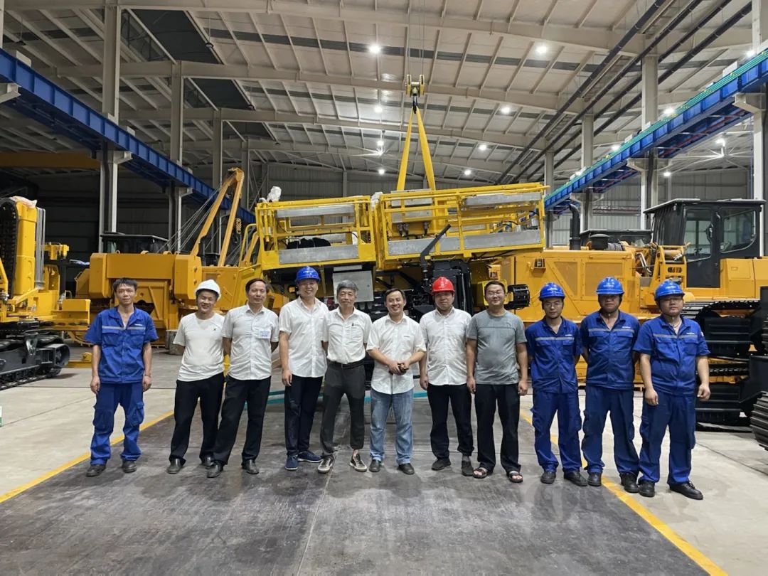 为铁路运输保驾护航！安博官网体育(中国)有限公司官网
智能自主研制首套三平台作业装置成功交付
