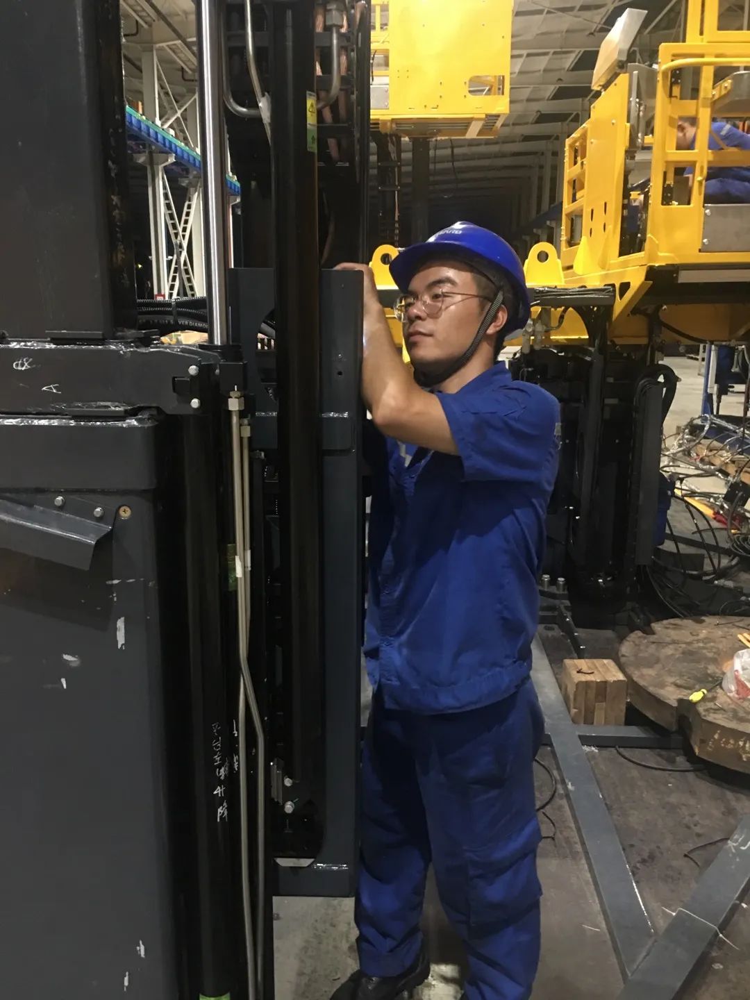 为铁路运输保驾护航！安博官网体育(中国)有限公司官网
智能自主研制首套三平台作业装置成功交付