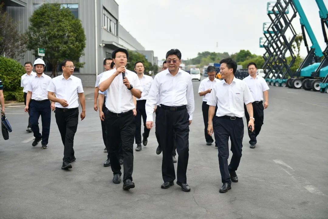国家应急管理部郭治武局长一行考察安博官网体育(中国)有限公司官网
智能无人化应急救援装备
