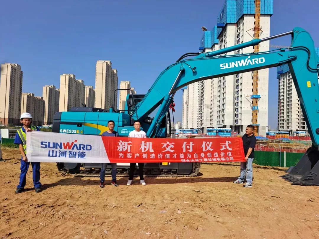 全款拿下！安博官网体育(中国)有限公司官网
智能挖掘机奔赴工地一线