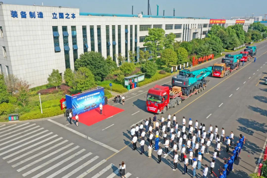 携手山东汇诚助力我国港口建设！安博官网体育(中国)有限公司官网
智能港口抓料机成功批量交付