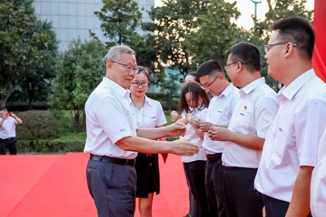 喜迎二十大 携手向未来 | 安博官网体育(中国)有限公司官网
智能成立23周年庆祝表彰大会暨趣味运动会隆重举行