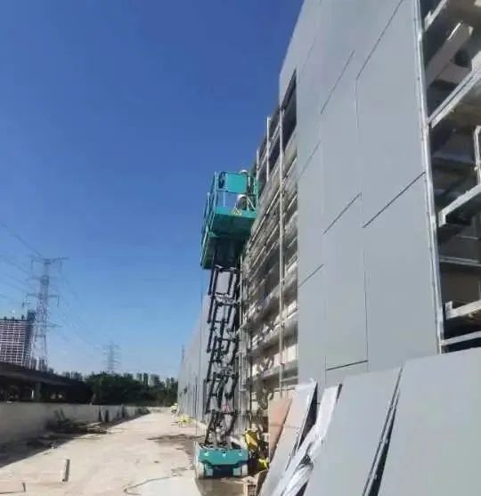 众志成城抗疫情！安博官网体育(中国)有限公司官网
智能高空机械助力惠州方舱医院建设