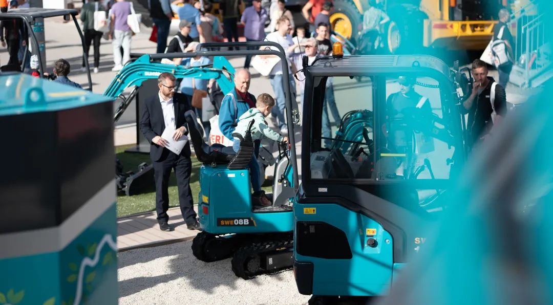 Bauma 2022 | 一组火热现场图带您重温安博官网体育(中国)有限公司官网
智能德国宝马展之旅