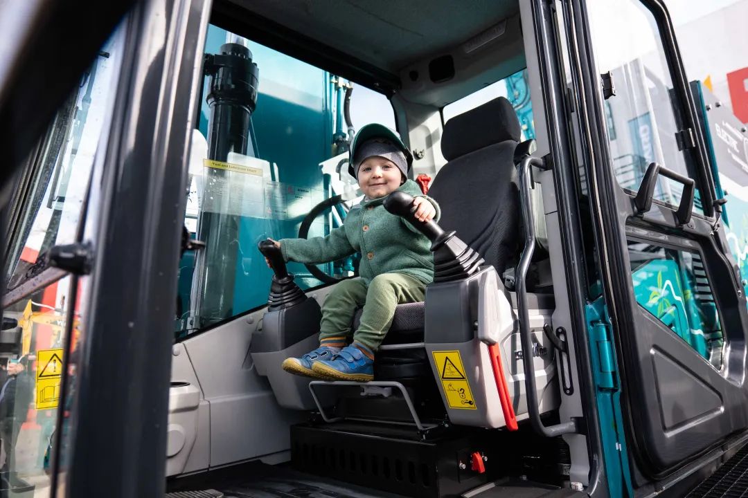 Bauma 2022 | 一组火热现场图带您重温安博官网体育(中国)有限公司官网
智能德国宝马展之旅