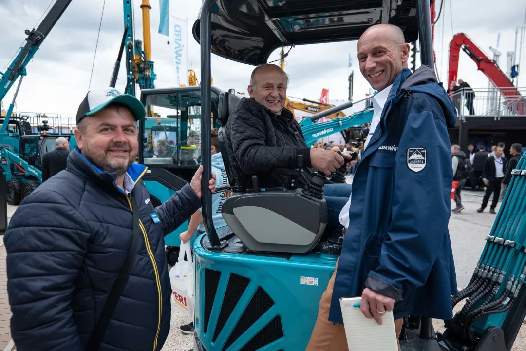 Bauma 2022 | 一组火热现场图带您重温安博官网体育(中国)有限公司官网
智能德国宝马展之旅