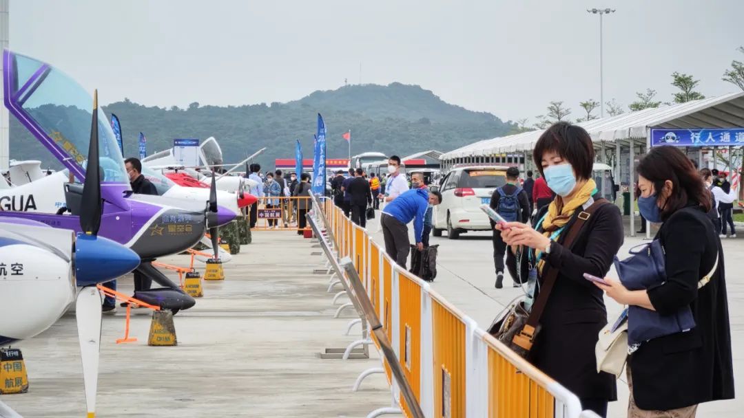 关注！安博官网体育(中国)有限公司官网
科技携多款产品亮相第十四届珠海航展